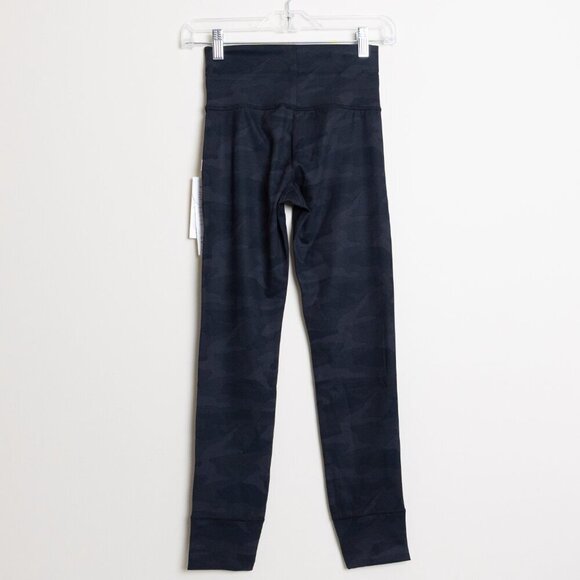 Vuori Daily Legging Black Camo 7/8 Length BreatheInterlock™ - Picture 4 of 13